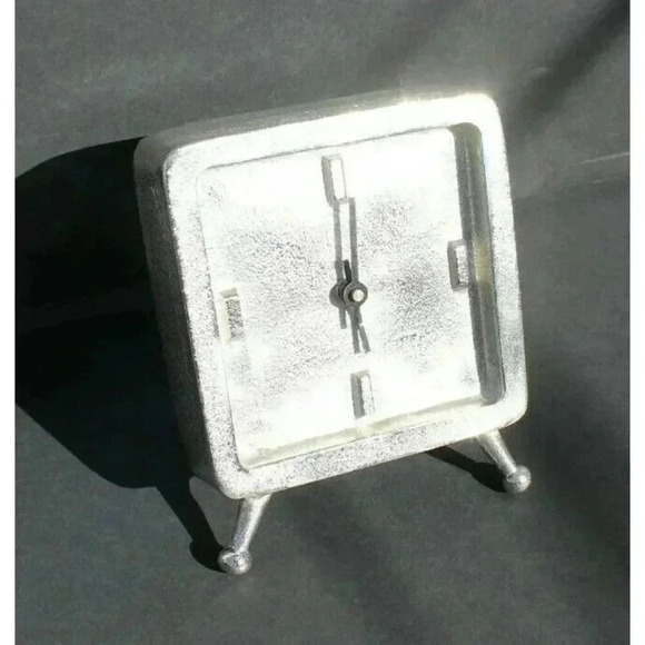 New Silver Metal Contemporary Modern Abstract Table Desk Decor Decorative Clock - Picture 1 of 5
